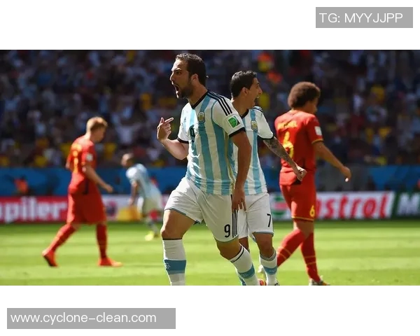 传言巴塞罗那向伊瓜因发出邀约，球星将考虑未来去向