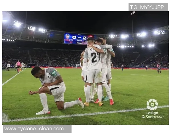 格拉纳达2-0击败巴列卡诺,客场豪取三分:胜利背后的坚韧与智慧 格拉纳达2-0击败巴列卡诺,客场豪取三分:胜利背后的坚韧与智慧