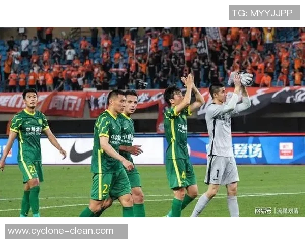 国安客场战平大连人,中超榜首之争仍未定夺 国安客场战平大连人,中超榜首之争仍未定夺