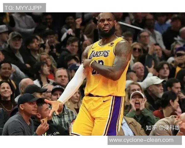 湖人击败快船，詹姆斯砍下一场大三双，王者归来