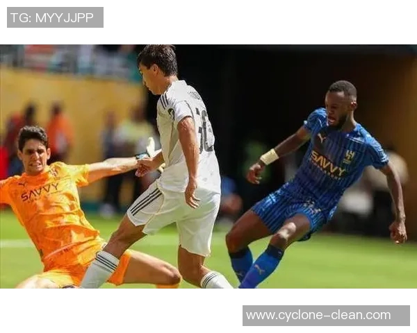 皇马交易市场上的全新动向引发球迷热议 皇马交易市场上的全新动向引发球迷热议