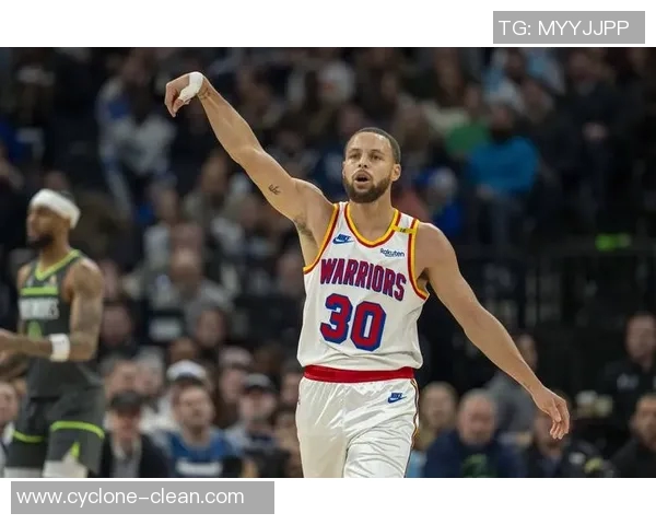 勇士主帅盛赞库里表现：他是球队灵魂和领袖