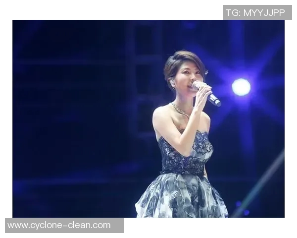 姚明携女儿亮相纽约时装周，尽显时尚魅力