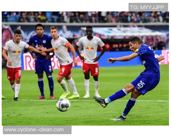 沙尔克04队德甲连败，球迷担忧战绩不佳势头难挽