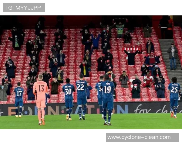 英超联赛下赛季或将开放全新外援政策，引发球迷热议