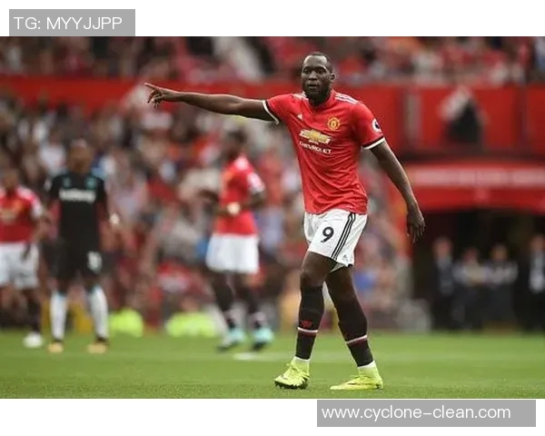 英超球队曼联逆转胜狼队，卢卡库梅开二度大放异彩