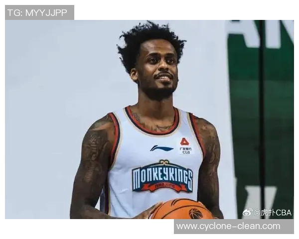 安东尼奥-布莱克尼现身球队训练营,展现出色状态 安东尼奥-布莱克尼现身球队训练营,展现出色状态