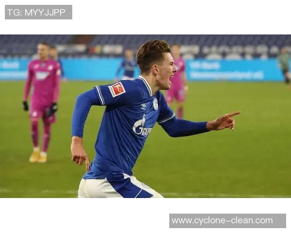 沙尔克04遭遇德甲连败，客场不敌法兰克福，保级压力骤增